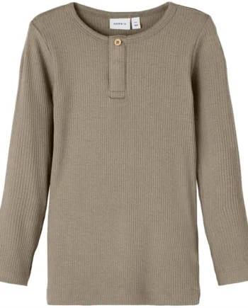 Spar på Name It Rib Bluse Kabille i Weathered Teak!